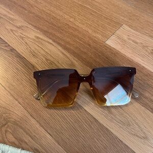 Women’s Tahari Brnx Stylish Brown Gradient Sunglasses